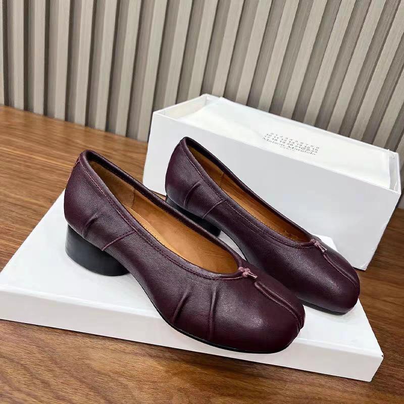Mode 2025 Tabi Schuhe Damen Slipper Casual Loafer Klobiger Absatz Schuh Neue Mode Zehentrenner Schuhe Weiche Sohle Slipper Bequeme Damenschuhe 36