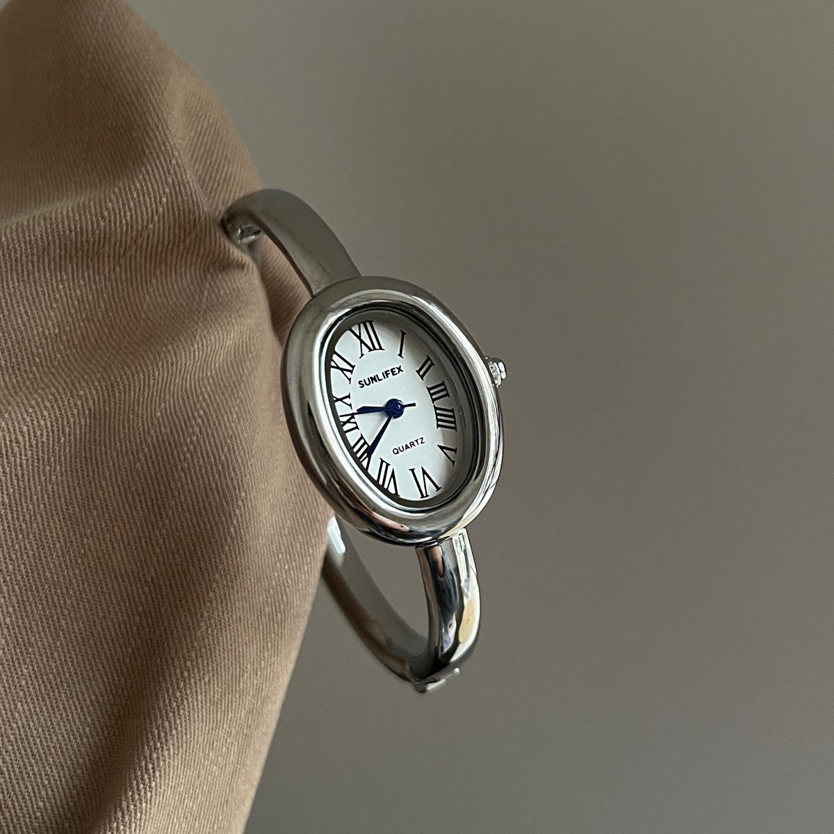 Damen Quarz Uhr Luxus Römische Ziffern Reloj Minimalistisch Schlicht Oval Uhr Damen Edelstahl Orologio Gold Gehäuse Armbanduhr silber