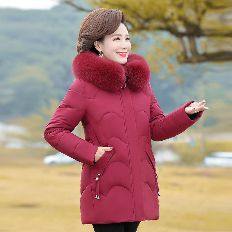 Mittleren Alters und ältere Frauen mit Baumwolle gefütterte Jacken 2024 Winter verdickt großen Pelzkragen Mutter Daunen Baumwolle gefütterte Kleidung beliebte Jacken sind beliebt 5XL rot