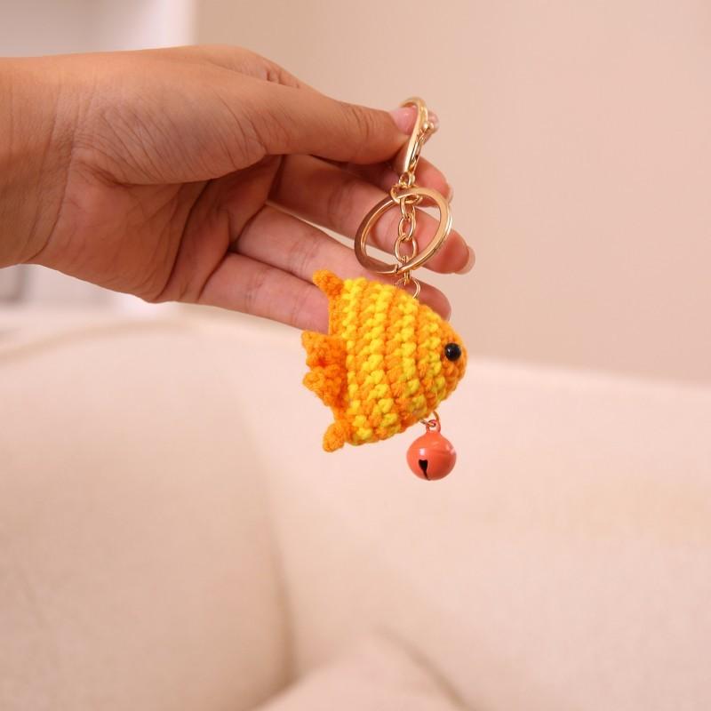 Tropenfisch-Serie Häkel-Schlüsselanhänger Gestrickter Pilz-Schlüsselanhänger Häkel-Erdbeer-Anhänger Schlüsselanhänger Benutzerdefinierte Verpackung brown