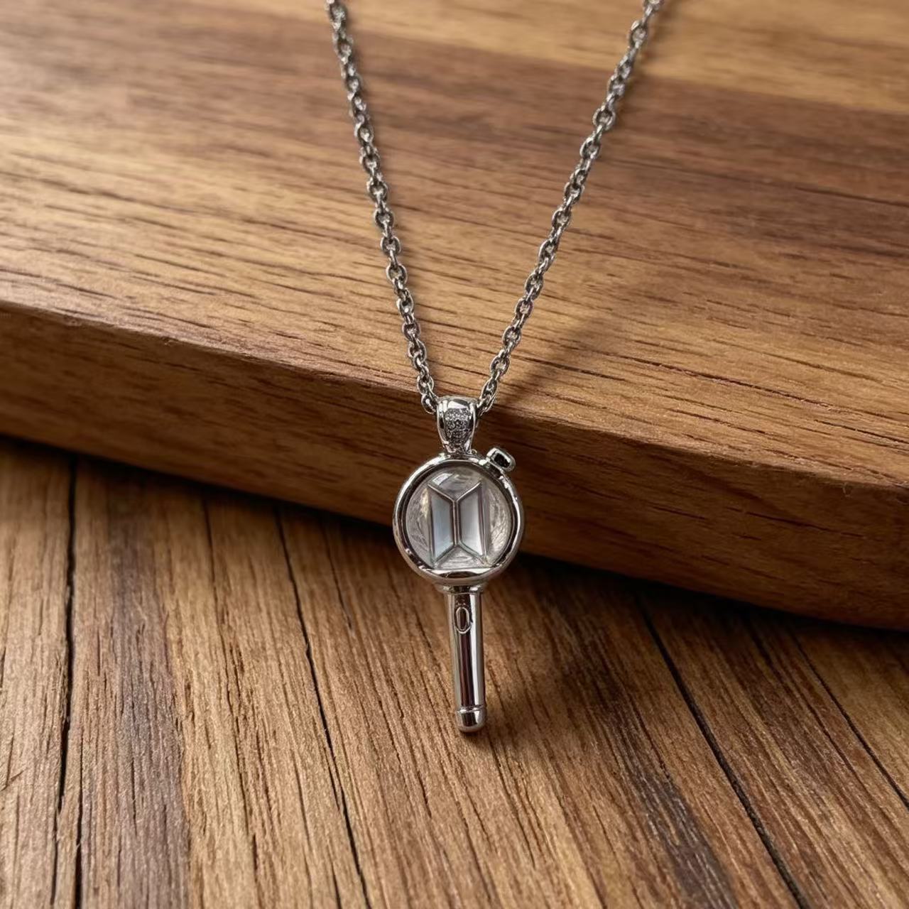 Kpop BTS Army Bomb Lightstick Anhänger Halskette Goldfarbe Niedlich Fanartikel Schlüsselbein Kette Schmuck Geschenk für Frauen Mädchen ARMY 2 brown