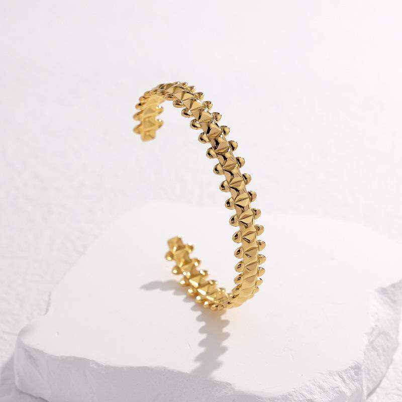 Titan-Stahl-Armband für Damen, vielseitiges offenes Edelstahl-Armband, kreatives handgefertigtes Armband, schlichte Armreifen, offener Schmuck, Geschenke 1 gold