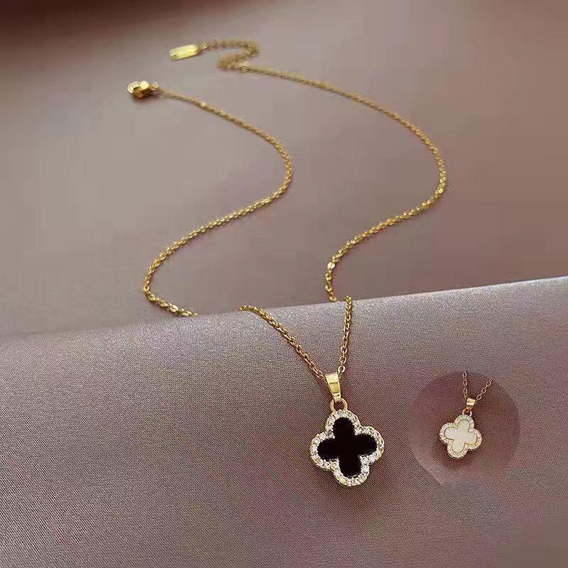 Mode Einfache Vier-Leaf Clover Halskette Gehobenen Hundert Mit Senior Gefühl Anhänger Titan Stahl Halskette Damen Halskette black and white