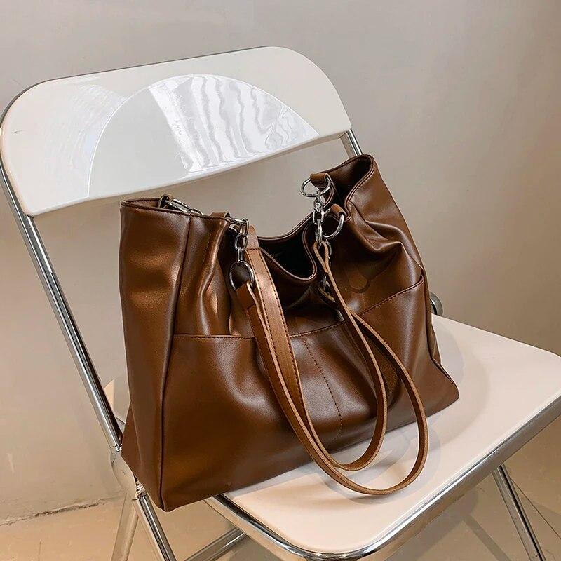 2024 Schulter-Seitentaschen für Frauen, Vintage, einfarbig, einfach, große Kapazität, großes PU-Leder, die neuesten Handtaschen, Reisetaschen braun