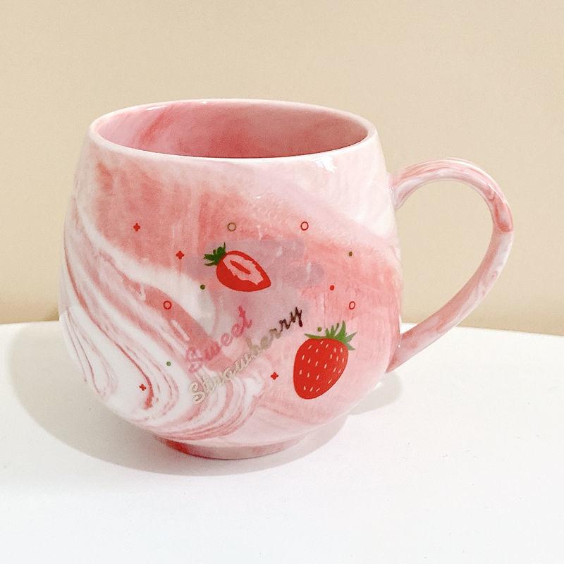 Kreative Cartoon Keramik Tasse Weibliche Studenten Schlafsaal Wasser Tasse Nette Erdbeere Becher Hause Milch Frühstück Tasse Löffel One size