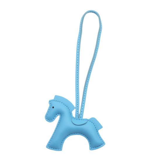 Taschenanhänger Kunstleder Pferde Design Schlüsselanhänger mit Exquisiter Naht Aufhängeseil Schlüsselanhänger Taschenanhänger Handy Zubehör hellblaue