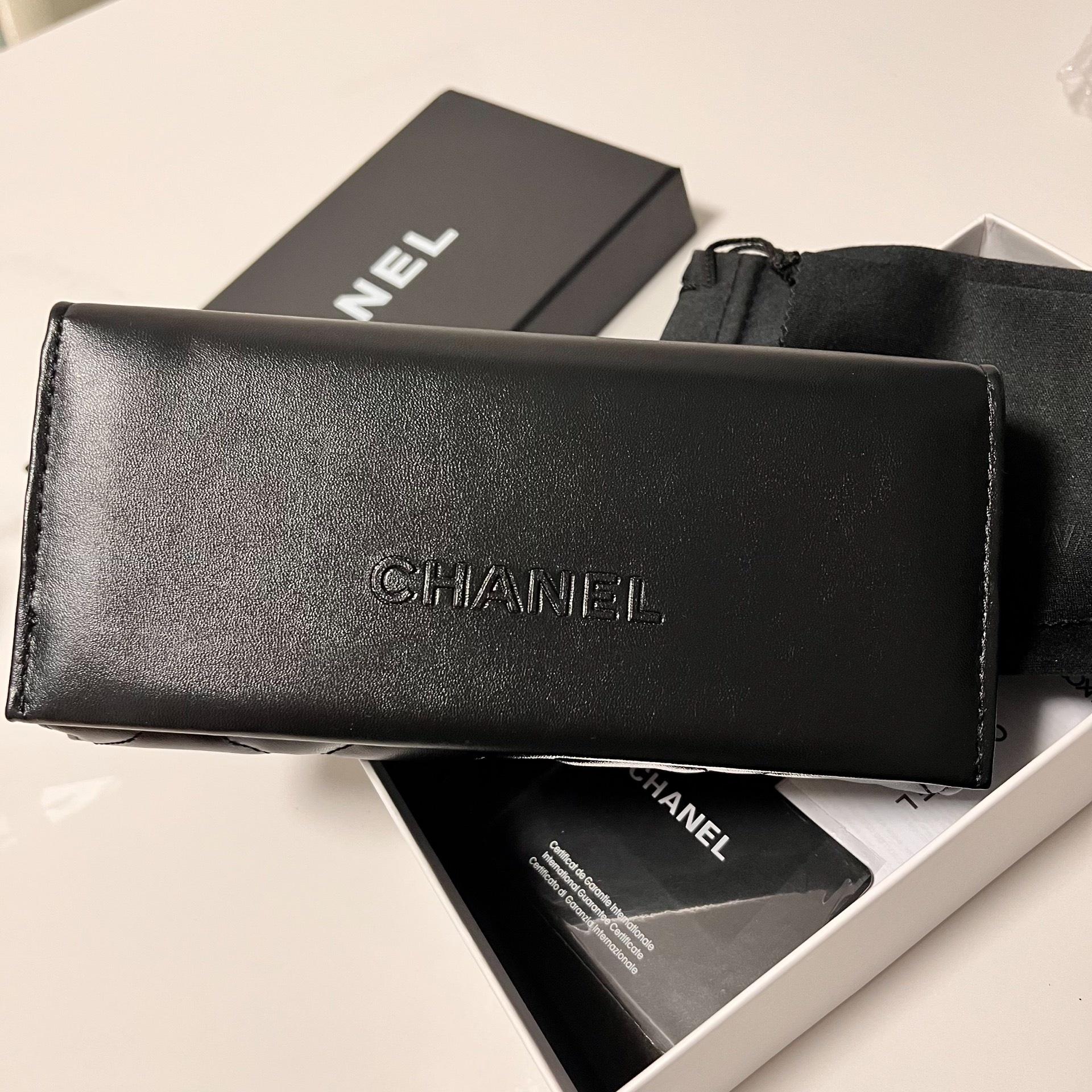 Chanel Schwarzes gestepptes PU-Leder Brillenetui, Luxus-Sonnenbrillen-Aufbewahrungsbox schwarz