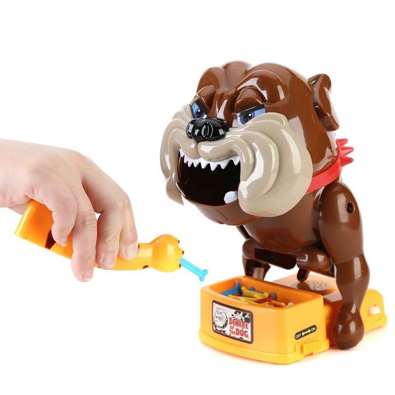 Böser Hund kaut einen Knochen, lustiges Spielzeug, Brettspiel, Eltern-Kind-Interaktives Spielzeug, Kinder-Unfug-Spielzeug, ein Geschenk für ein Kind beige