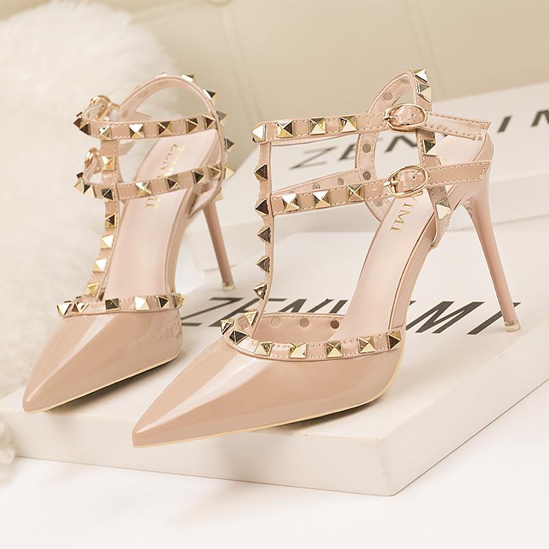 Mode Mode Sexy Damen Stilettoabsätze Spitzschuhe mit Nieten-Ausschnitt Zweiriemen-Design Damen Flachmund Zapatos Mujer 37 nude