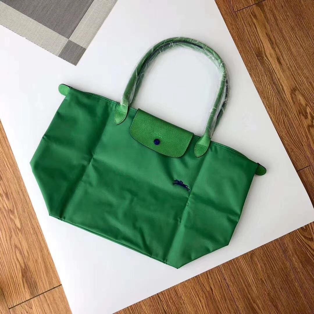 Neue Designer-Tasche Nylon Damen Handtaschen mit Logo Knödel Strandtasche Luxus-Marken-Einkaufstaschen mit Ledergriff Tragetaschen S 28cm grün