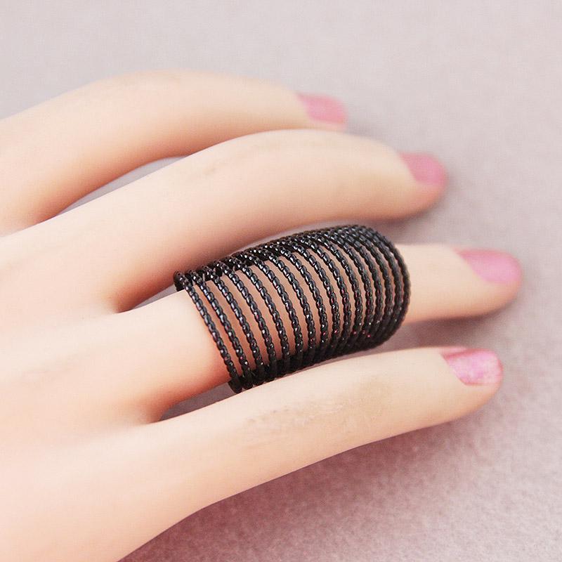 Frauen Ring Schöpfung Form Torsion Frühling Ring Mädchen Schmuck Geschenk Persönlichkeit Zeigefinger Ring schwarz