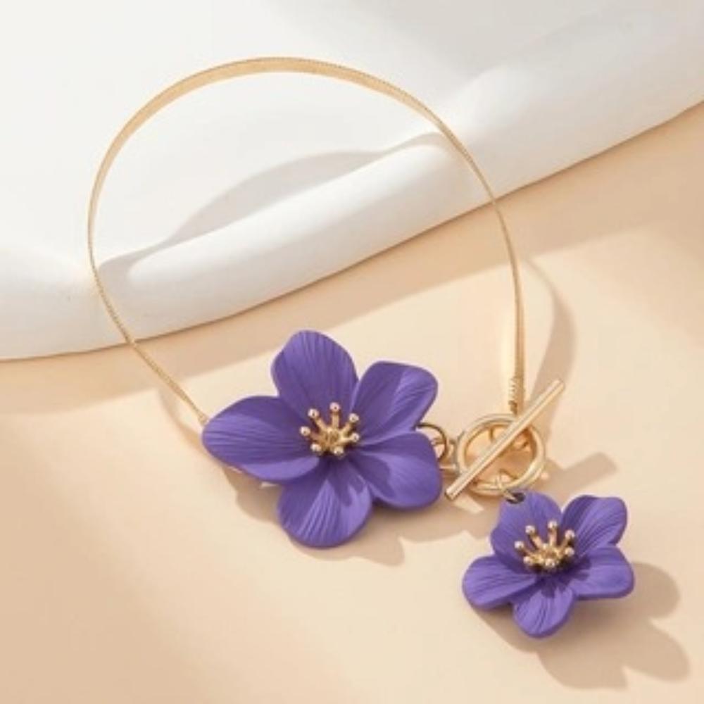 Elegantes weißes Blumen-Fußkettchen für Frauen, zierlicher Boho-Strand-Fußschmuck Anklet violett