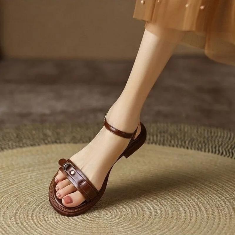 Designer Neue Sommer Damen Sandalen Luxus Schmaler Lederriemen Ein Wort Schnallenriemen Flache Sandalen Breiter Absatz Plateau Freizeitschuhe 39 braun