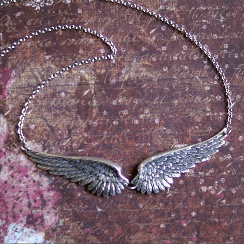Engelsflügel Halskette Silberfarbener Anhänger Kette Schmuck zum Schichten und für den Alltag Geeignet für verschiedene Ausschnitte und Outfits One Size gray