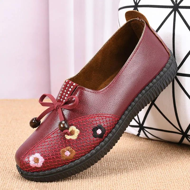 Damen-Schuhe mit weichen Sohlen, bestickte Schuhe, Frühlings-/Herbst-Lederschuhe, rutschfeste, verschleißfeste Schuhe für Mütter mittleren Alters und ältere Menschen, alte Peking-Stoffschuhe 39 dunkelrote