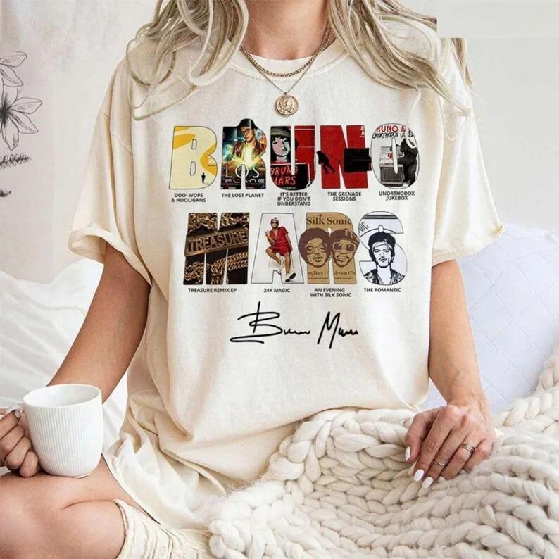 2026 Sommer T-Shirt Herren Damen Vintage Oberteil Bruno Mars das Romantische Vintage T-Shirt Bruno Mars Grafikshirt Musikliebhaber Geschenk Kurzarm Freizeitkleidung XXL beige