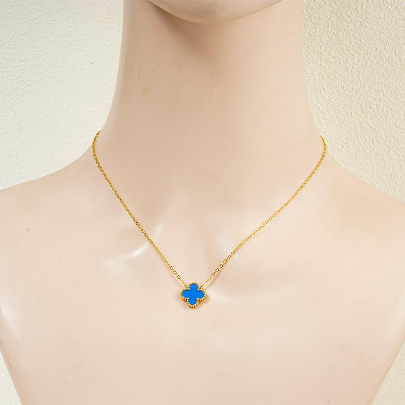 13mm Hochwertige Titanstahl-Halskette mit vierblättrigem Kleeblatt Verliert keine Farbe Damen-Halskette Glücksklee Schlüsselbeinkette 18K blau