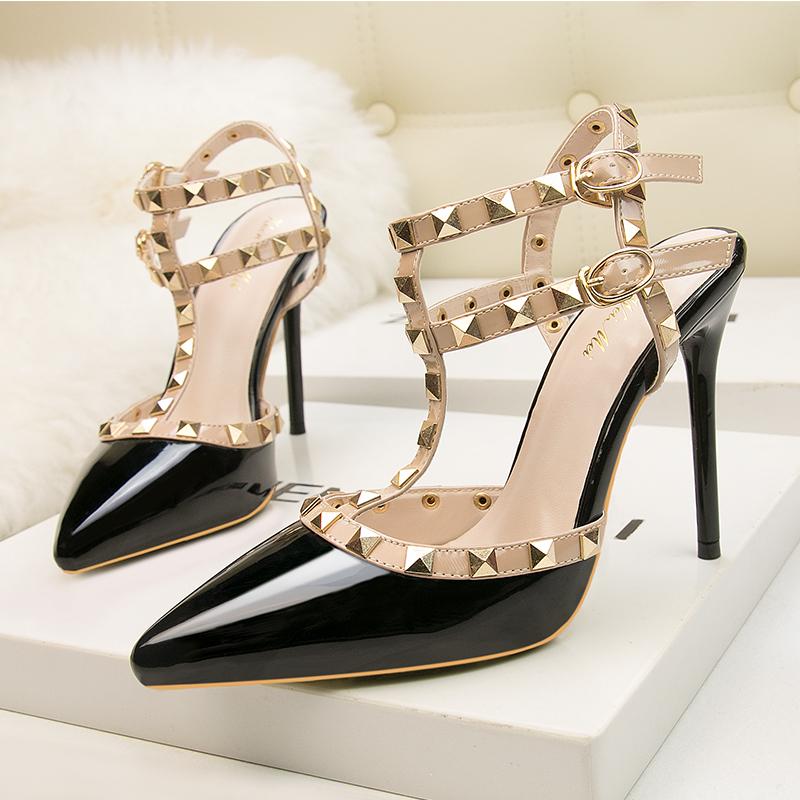 Mode Mode Sexy Damen Stilettoabsätze Spitzschuhe mit Nieten-Ausschnitt Zweiriemen-Design Damen Flachmund Zapatos Mujer 34 schwarz