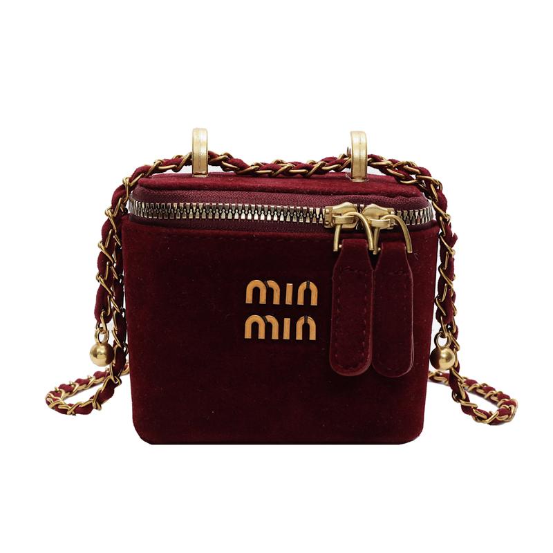 Mattierte neue Kette miu Französische Box Bag Nische Textur Damen kleine quadratische Tasche personalisierte Schulter Umhängetasche 12*10*7 rot