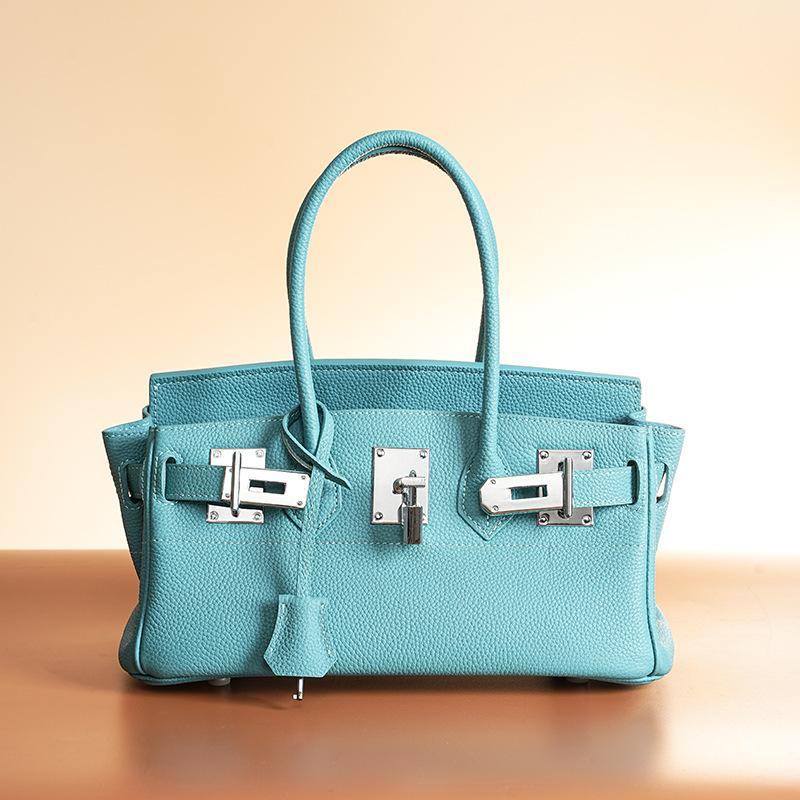 Hochwertige neue lange Leder-Handtasche mit silberner Schnalle aus Platin für Frauen + modische High-End-Handtasche aus Rindsleder 31x16x17cm blau