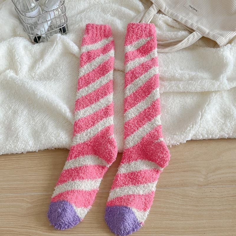 Korallenfleece-Socken Damen Winter Warm Plüsch Verdickt Mittellange Röhre Einschluss-Socken Fleece Wade Damen-Socken one size