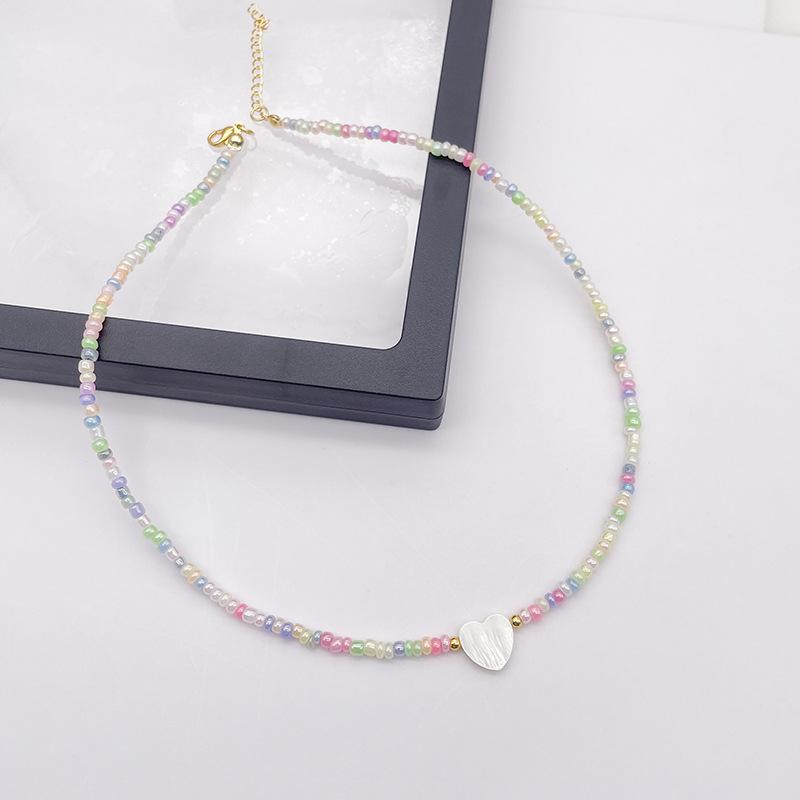 1PC Neue Natur Shell Liebe Herz Choker Halskette für Mädchen Frühling Sommer Mode Kleine Bunte Glas Perlen Halskette Geschenk für Freund