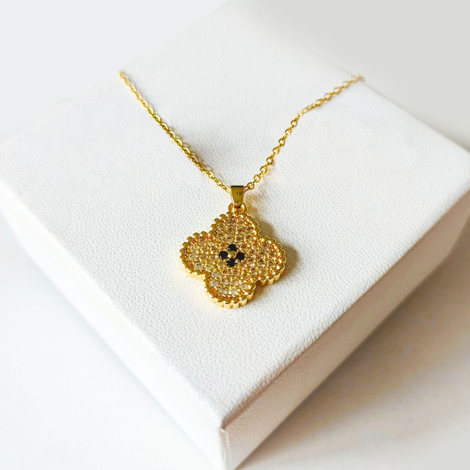 Neues einseitiges vierblättriges Kleeblatt Voll-Diamant-Set Armband Halskette Ohrringe