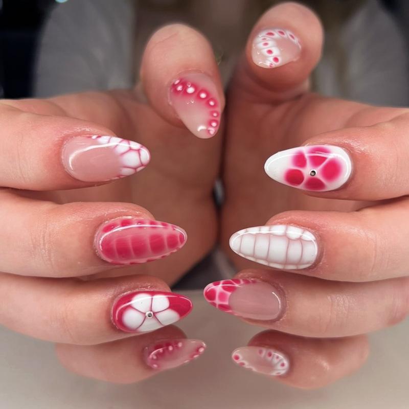 24 Stück Süße Rosa Blume Press-On Nägel Glänzend Kurz Mandel Vollabdeckung Aufkleber Nägel Goldstreifen Rouge Künstliche Falsche Nägel