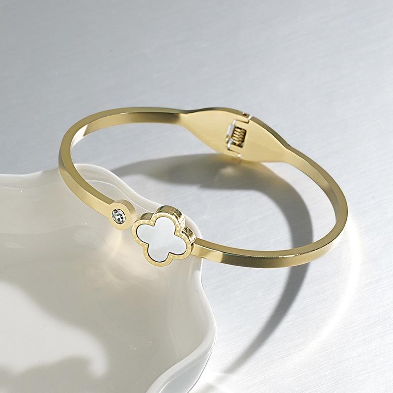 Klassisches vierblättriges Kleeblatt mit Diamanten Armband Damen Titan Stahl Armband Edelstahl Einfaches Armband Schmuck gold weiß