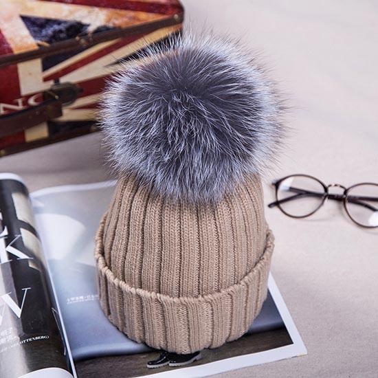 Abnehmbare Kunstnerz-Silberfuchs-Kugelmütze mit Pom Poms, Wintermütze für Damen und Mädchen, gestrickte Mützen