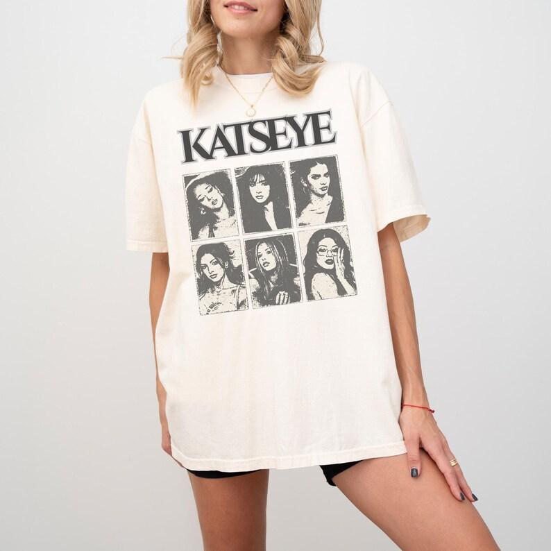 2026 Katseye Kpop T-Shirt, Katseye Musikshirt, Vintage 90er Grafik-T-Shirt, Beautiful Chaos Tour Shirt, Unisex Kpop Fan Geschenk, Musikliebhaber T-Shirt XL