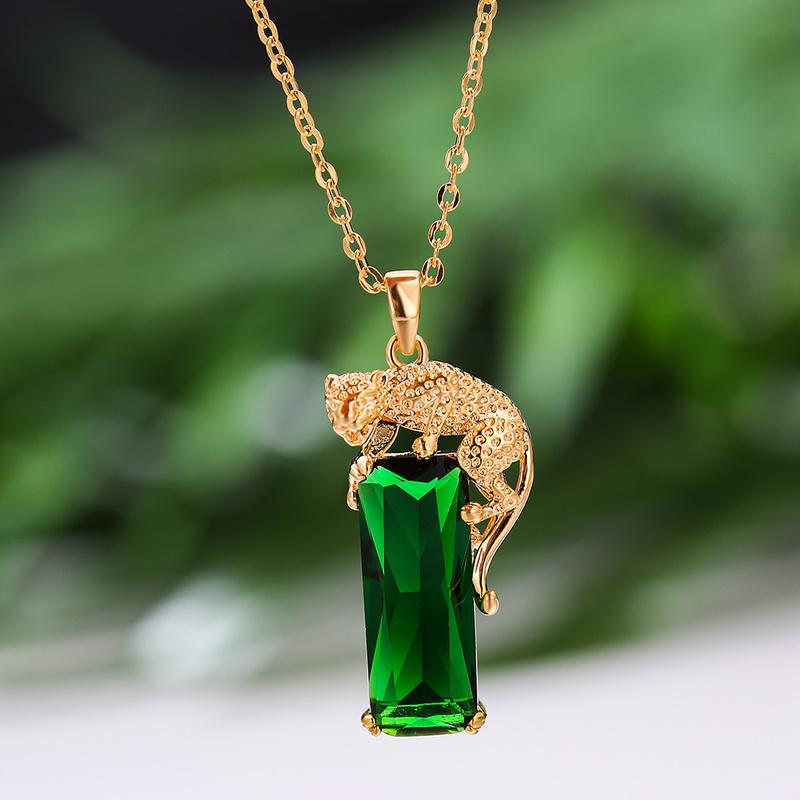 Modische Halskette mit Leoparden-Anhänger aus 18 Karat Gold, rechteckige Smaragd-Halskette, luxuriöser langer Edelstein-Schmuck