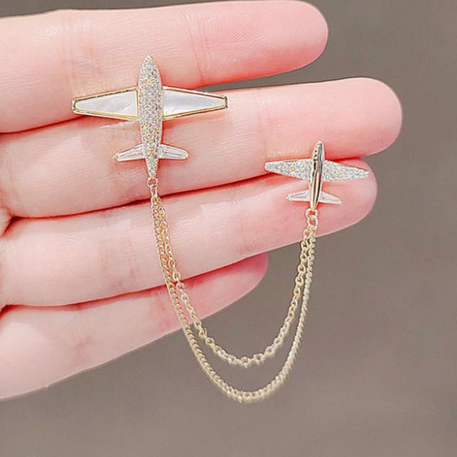 Niedliche Zirkon Flugzeug Brosche Anstecknadeln Quastenkette Luxuriöse Flugzeug Plakette Anzug Broschen für Frauen und Männer Kleidung Accessoires