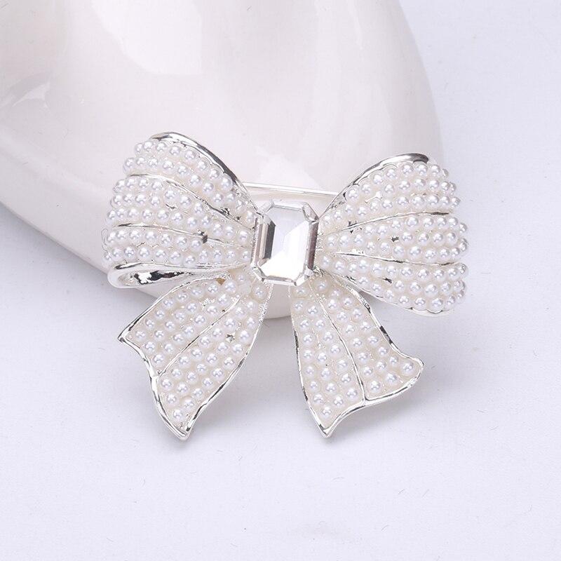 Blucome Mode Fliege Form Brosche Geschenke Frauen Kragen Pullover Hijab Pin Bluse Sport Fitness Mit Perlen Broschen Abzeichen silber