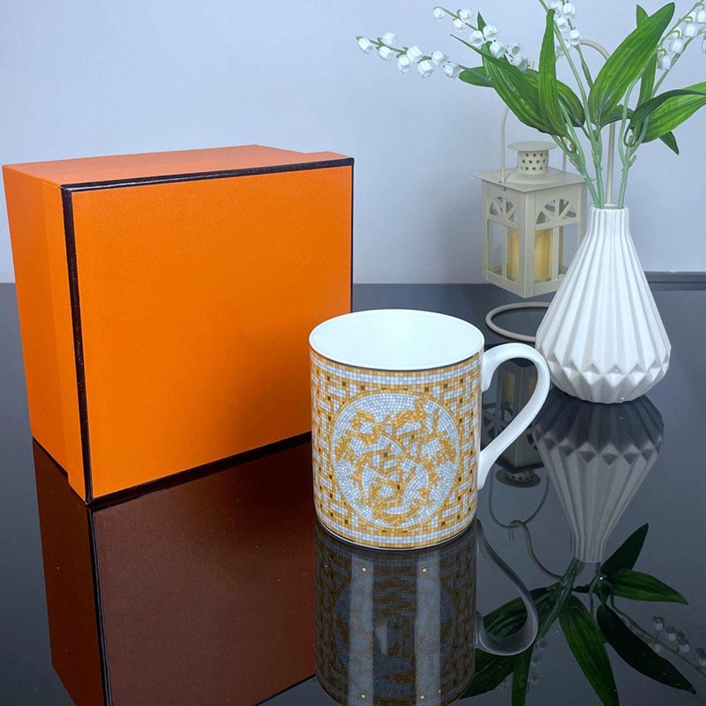 Europäischer Leichter Luxus Fortschrittliches Knochenporzellan Tasse Becher Becher Exquisite Nachmittagstee Hochwertige Tasse Wasserbecher Kaffeetasse Weihnachtsgeschenke 301-400ml