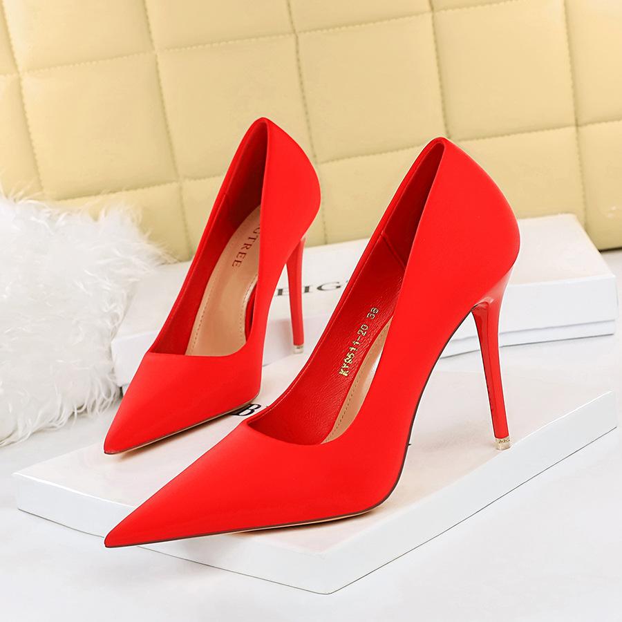 Damenmode High Heels Dünne Absätze 10,5 cm Super High Heels Satin Flacher Mund Spitze Einzelschuhe 40 rot
