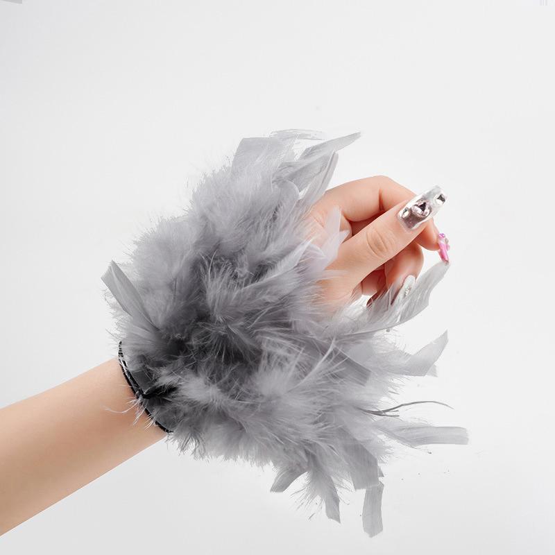 8 Farben Armbandhüllen für Nagelfotos, Federn, Nagelteile, Plüsch-Handgelenkmanschetten für Maniküre, Handfoto, Nageldekor graue