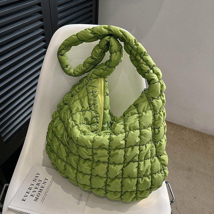 Gesteppte, gepolsterte Umhängetasche für Damen, plissierte Blasen, Wolken-Schultertaschen, große Tragetasche, Designertasche, gerüschte Handtaschen 2024 L-45x31x11cm grün