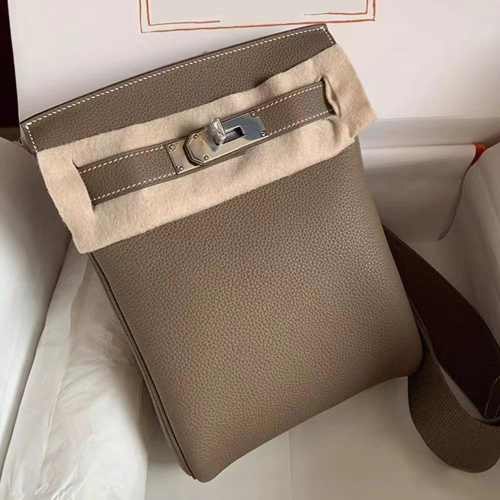 2025 Neue Togo Weichleder Tasche Echtes Leder Für Männer Und Frauen H Zuhause Brust Baotou Schichtleder Schulter Diagonale Umhängetasche 17cm khaki