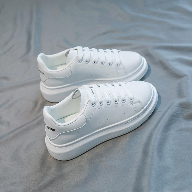 McQueen weiße Schuhe Damen neu Herbst vielseitig Mikrofaser atmungsaktiv dicke Sohle erhöhend McQueen Muffin Damen Schuhe 37 weiß