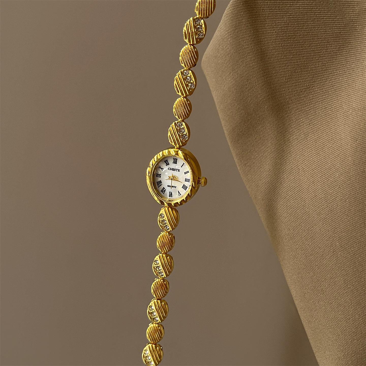 Vintage Kleine Goldene Damen Uhren Luxusmarke Dress Casual Quarz Ovales Zifferblatt Damen Armbanduhren Goldene Uhren für Damen 2026 weiß