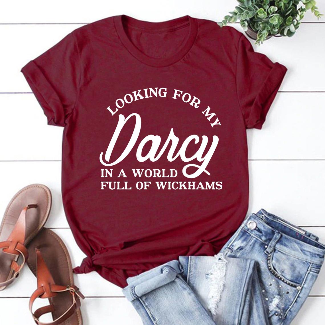 Auf der Suche nach meinem Darcy Shirt Jane Austen Fan T-Shirt Stolz und Vorurteil T-Shirt In einer Welt voller Wickhams T-Shirt Damen T-Shirt M bordeaux