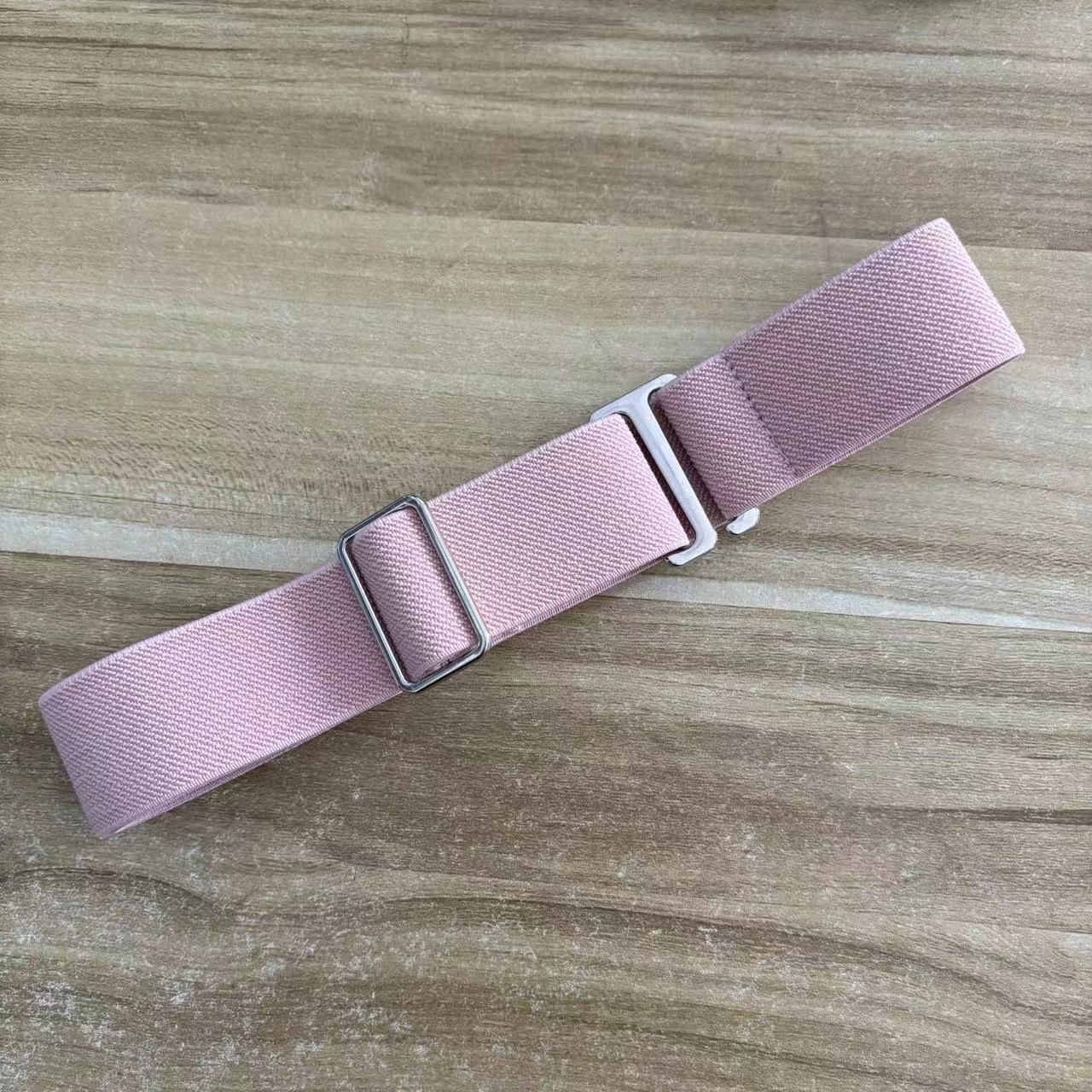 No Show Stretch-Gürtel für Damen, unsichtbarer elastischer Stretch-Gürtel, verstellbarer Riemengürtel mit flacher Schnalle für Jeans, Hosen, Kleider rosa