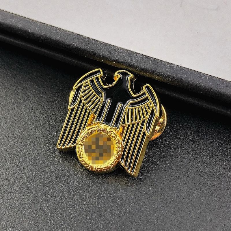 Di De Vergoldetes Metallabzeichen Schwarzer Adler, Europäische und Amerikanische High-End Personalisierte Brosche, Medaille, Accessoires, Weihnachtsgeschenk, Strumpffüller schwarz