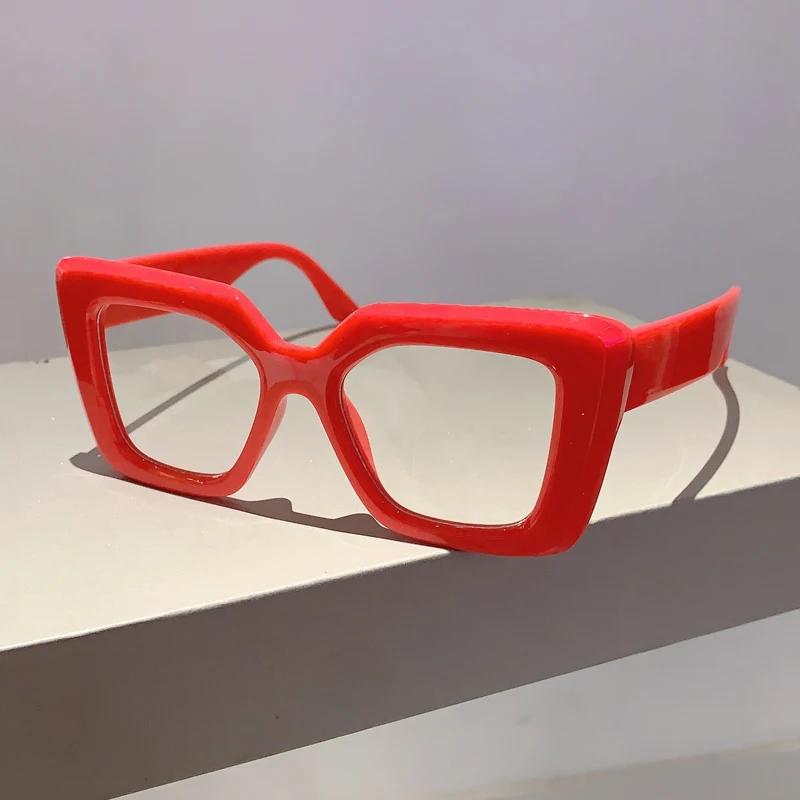 Trendige Damenbrillenfassung Stilvolle Quadratische Markendesign Brille Übergroße Brille zur Dekoration Fotografie rot