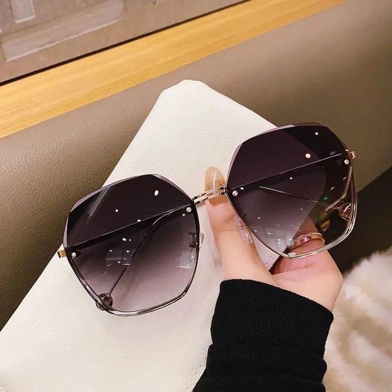 Damen Sonnenbrillen Rahmenlose Besatz Sonnenbrillen Weibliche Online Influencer UV-Schutzbrille Trendy Damen