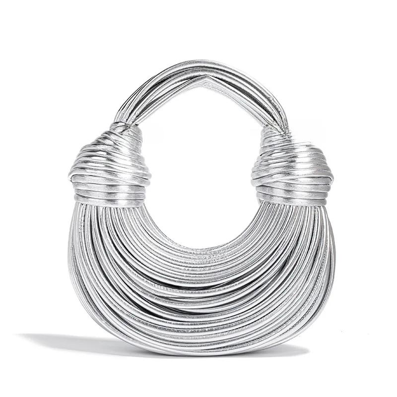 Modische grenzüberschreitende Damen-Handtasche Handgewebte gestreifte Brottasche Geknotete Knödelwolke Handtasche Schräg-Umhängetasche 26x23x9cm silber