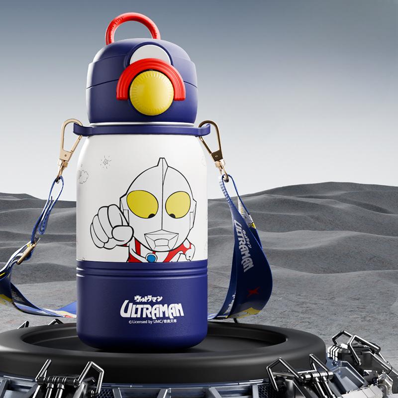Ultraman Vier Trinken Sie clever Kinder-Thermosbecher Edelstahl Kindergarten Große Kapazität Trinkbecher Tragbarer Wasserbecher 500ml gray
