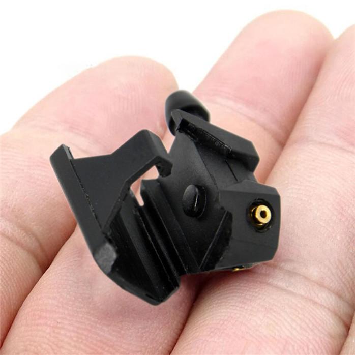 Universelle Auto-Scheibenwaschanlage, Wischerblatt, Wassersprühstrahldüsen, montiert auf dem eingestellten Arm 4 directions schwarz