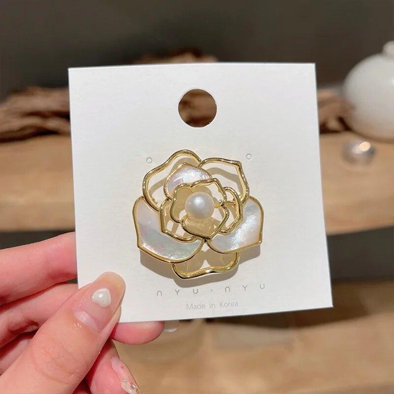 Kamelie Brosche Mode Luxus Strass Imitation Perle Pin Für Frauen Mode Kleidung Corsage Schmuck Zubehör Großhandel